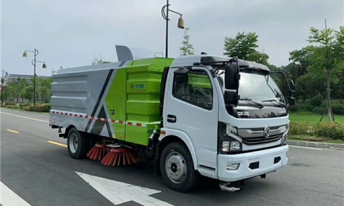 東風(fēng)多利卡D7掃路車(chē) 