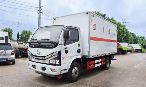 東風D6危險品廂式車 