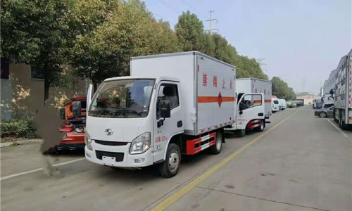 躍進小福星易燃液體廂式運輸車 