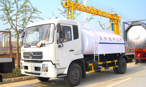 東風(fēng)天龍多功能抑塵車(chē) 