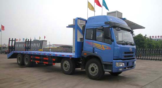  解放前四后八平板運(yùn)輸車(chē)  