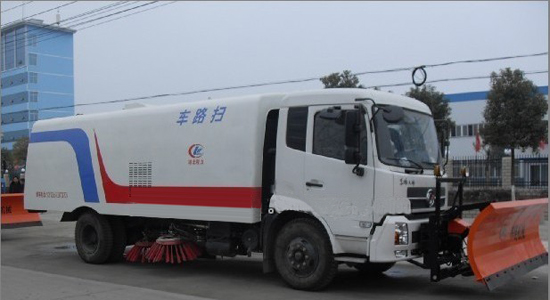 東風(fēng)天錦推雪掃路車(chē) 
