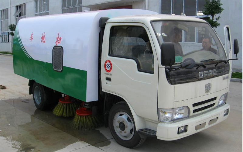 東風(fēng)小霸王掃路車(chē) 