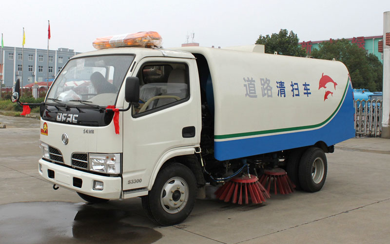 東風(fēng)金霸掃路車(chē) 