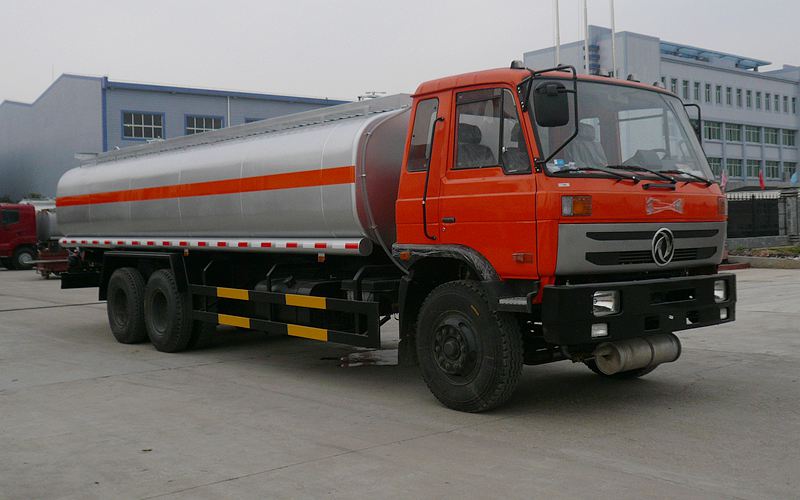 東風(fēng)后雙橋運油車 